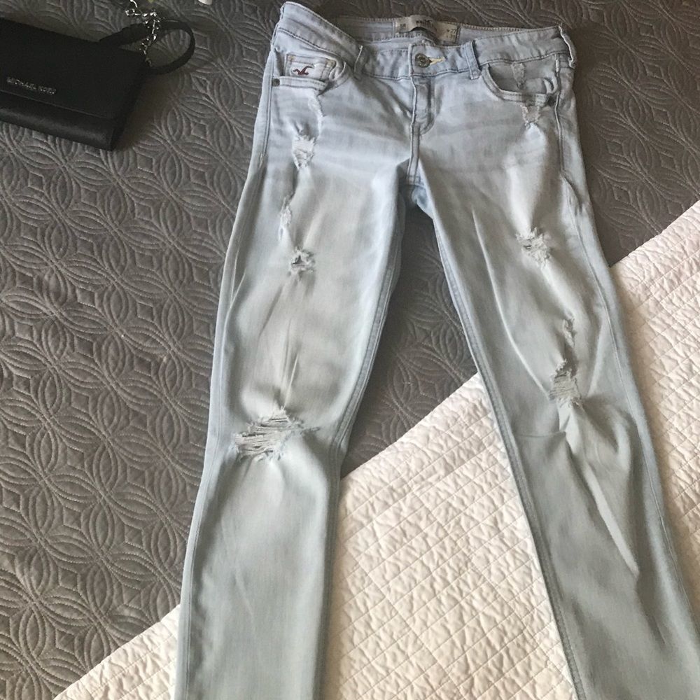Hollister Light Wash Skinny Leg Distressed Jeans - Size 5R